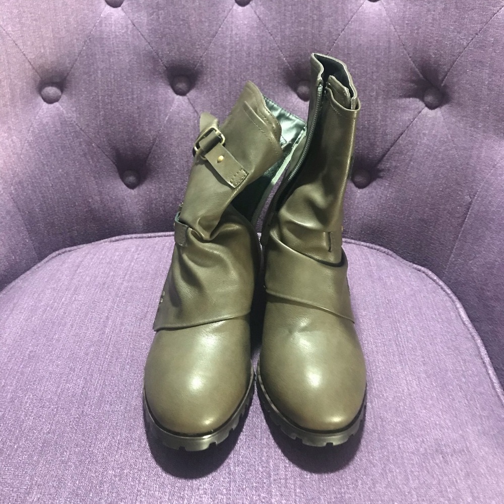 Short buckle boot - Picture 4 of 5